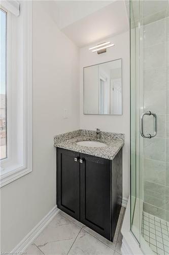 168 Law Drive, Guelph, ON - Indoor Photo Showing Bathroom