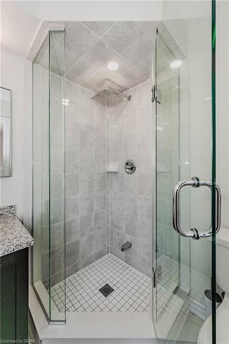 168 Law Drive, Guelph, ON - Indoor Photo Showing Bathroom