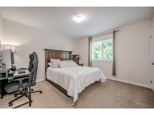 12 Summerfield Drive, Guelph, ON - Indoor Photo Showing Bedroom