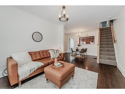 100 Hayes Avenue, Guelph, ON - Indoor Photo Showing Living Room