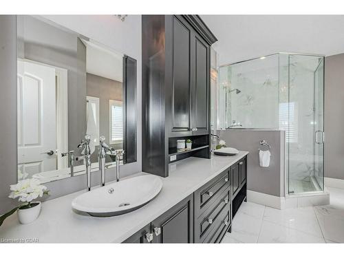 172 Niska Road, Guelph, ON - Indoor Photo Showing Bathroom