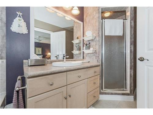 489 St Andrew Street E, Fergus, ON - Indoor Photo Showing Bathroom