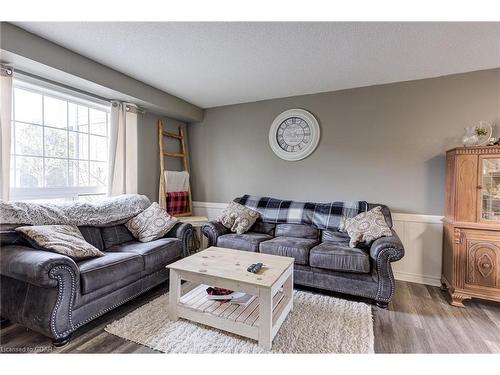 32 Farrell Lane, Arthur, ON - Indoor Photo Showing Living Room