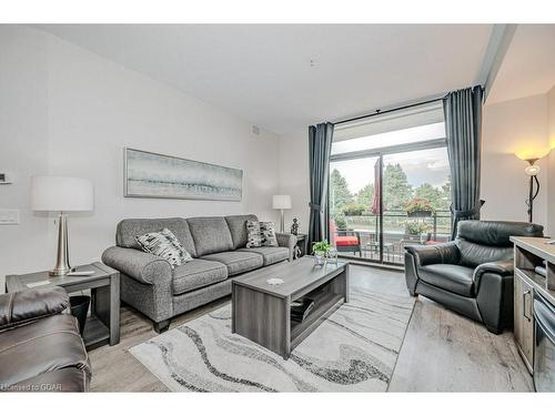 223-3290 New Street, Burlington, ON - Indoor Photo Showing Living Room