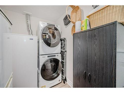 223-3290 New Street, Burlington, ON - Indoor Photo Showing Laundry Room