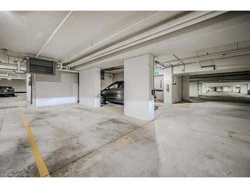 223-3290 New Street, Burlington, ON - Indoor Photo Showing Garage