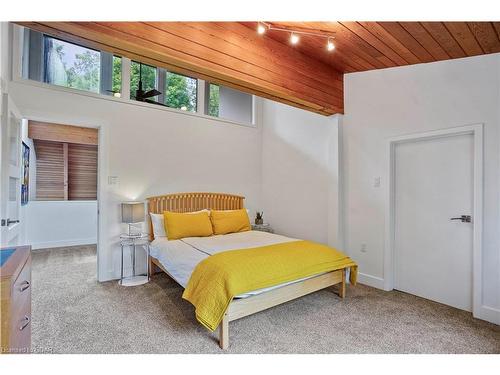 1845 Woodhull Road, London, ON - Indoor Photo Showing Bedroom