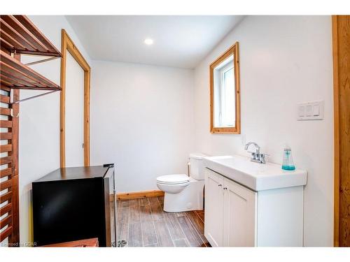 1845 Woodhull Road, London, ON - Indoor Photo Showing Bathroom