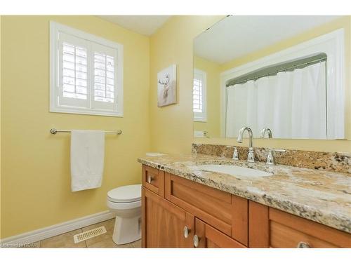 35 Marr Drive, Elora, ON - Indoor Photo Showing Bathroom