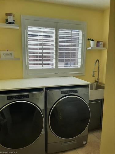 35 Marr Drive, Elora, ON - Indoor Photo Showing Laundry Room