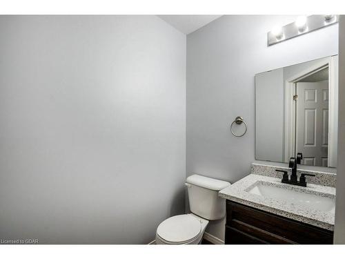 35 Clough Cres Crescent, Guelph, ON - Indoor Photo Showing Bathroom