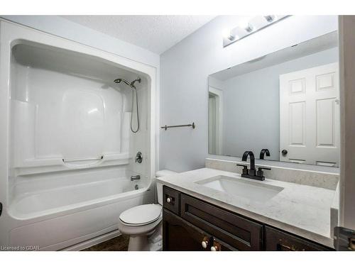 35 Clough Cres Crescent, Guelph, ON - Indoor Photo Showing Bathroom