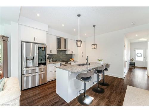 43 Ferris Circle, Guelph, ON - Indoor Photo Showing Kitchen With Upgraded Kitchen