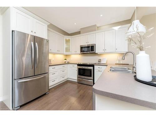 16 Guthrie Lane, Rockwood, ON - Indoor Photo Showing Kitchen With Double Sink