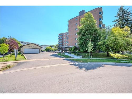 608-279 Chandler Drive, Kitchener, ON - Outdoor