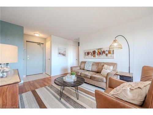 608-279 Chandler Drive, Kitchener, ON - Indoor Photo Showing Living Room