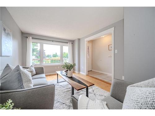 484 Millburn Boulevard, Fergus, ON - Indoor Photo Showing Living Room