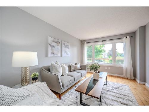 484 Millburn Boulevard, Fergus, ON - Indoor Photo Showing Living Room