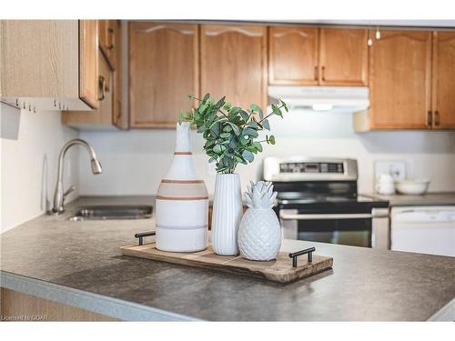 484 Millburn Boulevard, Fergus, ON - Indoor Photo Showing Kitchen