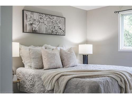 484 Millburn Boulevard, Fergus, ON - Indoor Photo Showing Bedroom