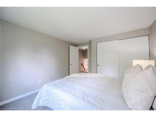 484 Millburn Boulevard, Fergus, ON - Indoor Photo Showing Bedroom