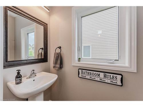 124 Courtney Street, Fergus, ON - Indoor Photo Showing Bathroom