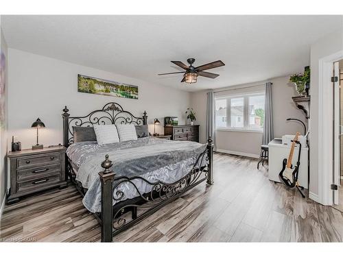 124 Courtney Street, Fergus, ON - Indoor Photo Showing Bedroom