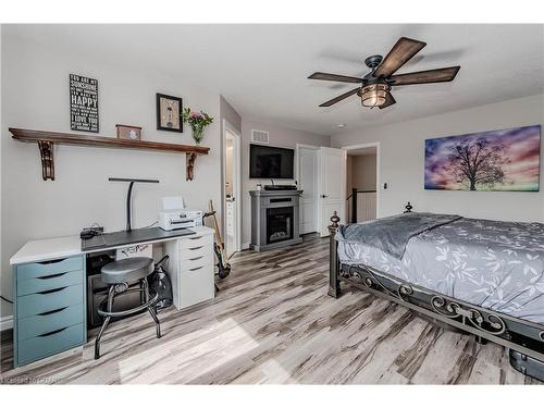 124 Courtney Street, Fergus, ON - Indoor Photo Showing Bedroom