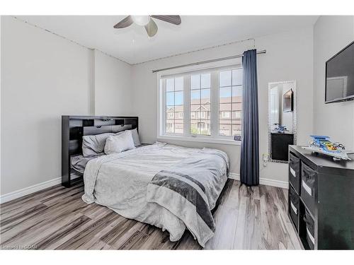 124 Courtney Street, Fergus, ON - Indoor Photo Showing Bedroom