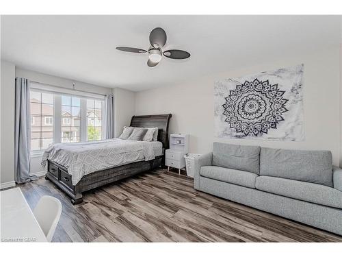 124 Courtney Street, Fergus, ON - Indoor Photo Showing Bedroom