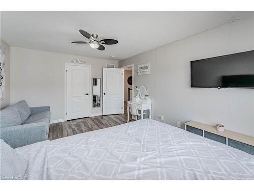 124 Courtney Street, Fergus, ON - Indoor Photo Showing Bedroom