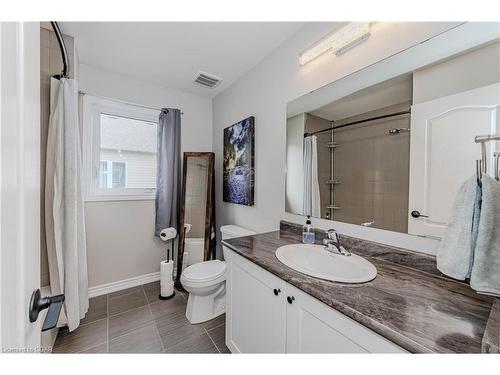 124 Courtney Street, Fergus, ON - Indoor Photo Showing Bathroom