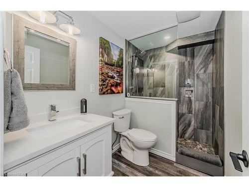 124 Courtney Street, Fergus, ON - Indoor Photo Showing Bathroom