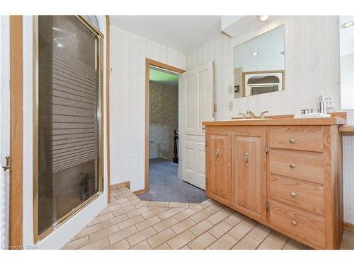 179 Garafraxa Street E, Fergus, ON - Indoor Photo Showing Bathroom