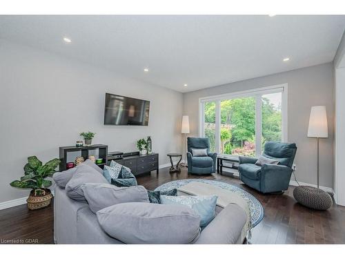 103 Ambrous Crescent, Guelph, ON - Indoor Photo Showing Living Room