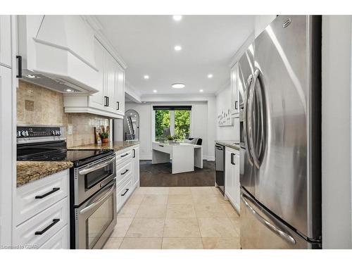 6225 Millers Grove, Mississauga, ON - Indoor Photo Showing Kitchen With Stainless Steel Kitchen With Upgraded Kitchen