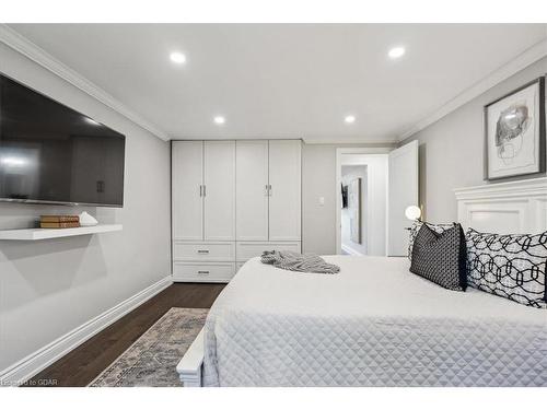 6225 Millers Grove, Mississauga, ON - Indoor Photo Showing Bedroom