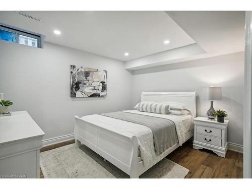 6225 Millers Grove, Mississauga, ON - Indoor Photo Showing Bedroom