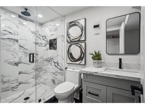 6225 Millers Grove, Mississauga, ON - Indoor Photo Showing Bathroom