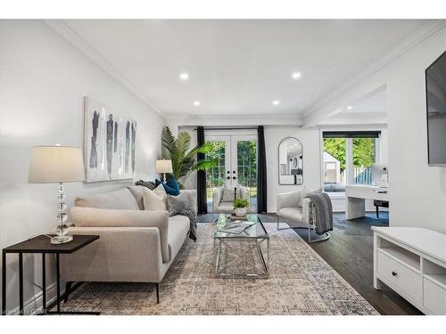 6225 Millers Grove, Mississauga, ON - Indoor Photo Showing Living Room