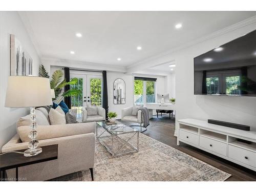 6225 Millers Grove, Mississauga, ON - Indoor Photo Showing Living Room