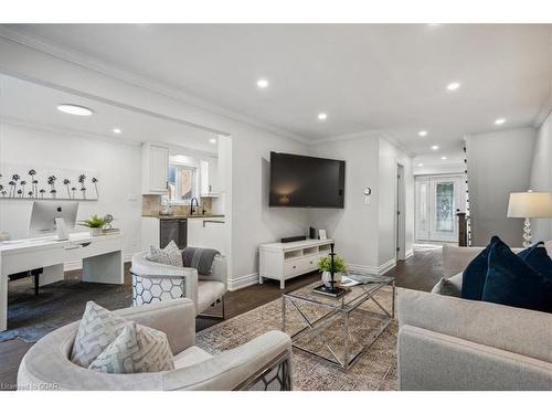 6225 Millers Grove, Mississauga, ON - Indoor Photo Showing Living Room