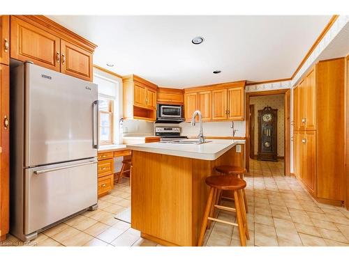 5588 Wellington Rd 39, Guelph/Eramosa, ON - Indoor Photo Showing Kitchen