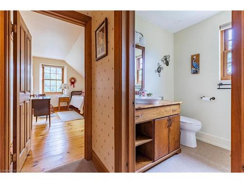 5588 Wellington Rd 39, Guelph/Eramosa, ON - Indoor Photo Showing Bathroom