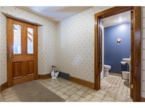 5588 Wellington Rd 39, Guelph/Eramosa, ON - Indoor Photo Showing Other Room