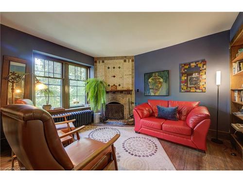 513 St Andrew Street W, Fergus, ON - Indoor Photo Showing Living Room