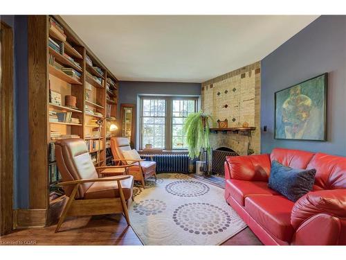 513 St Andrew Street W, Fergus, ON - Indoor Photo Showing Living Room