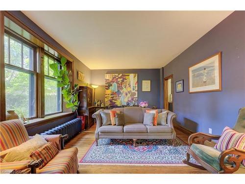 513 St Andrew Street W, Fergus, ON - Indoor Photo Showing Living Room