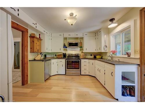 513 St Andrew Street W, Fergus, ON - Indoor Photo Showing Kitchen