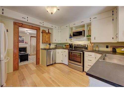 513 St Andrew Street W, Fergus, ON - Indoor Photo Showing Kitchen With Double Sink